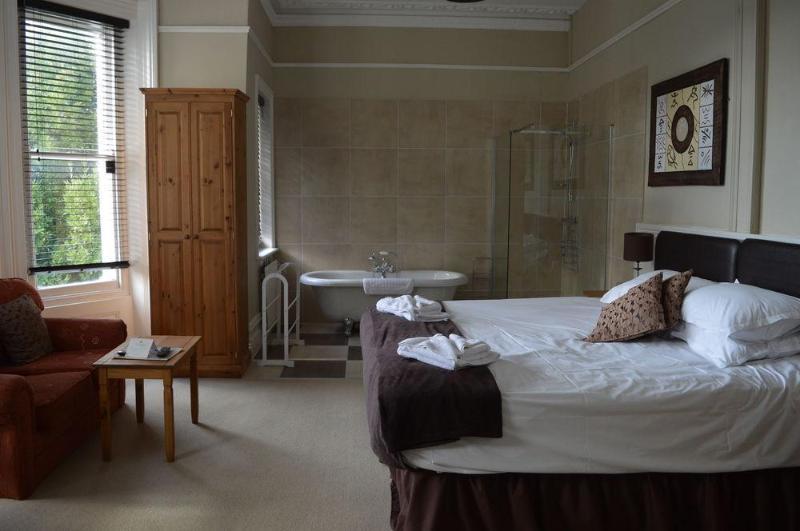 The Sheldon B&B - Free Private Parking Eastbourne Eksteriør bilde