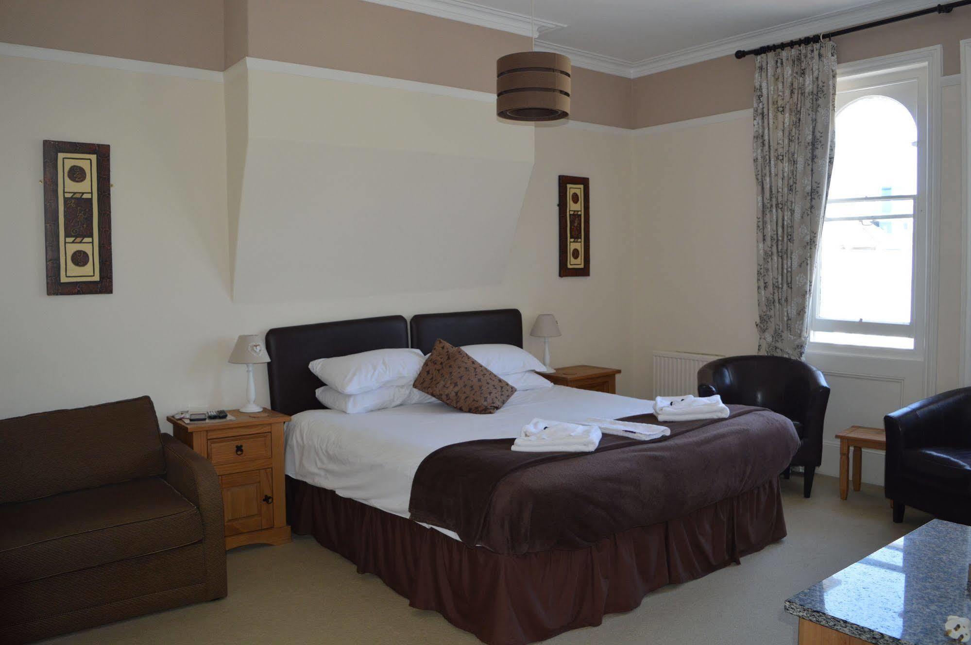 The Sheldon B&B - Free Private Parking Eastbourne Eksteriør bilde
