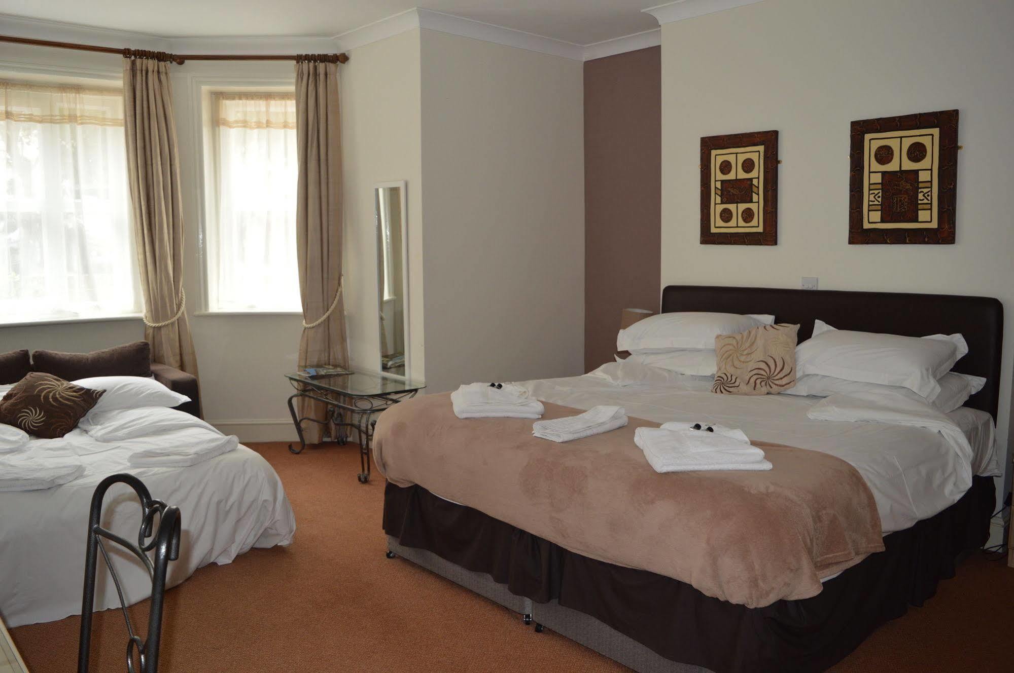 The Sheldon B&B - Free Private Parking Eastbourne Eksteriør bilde