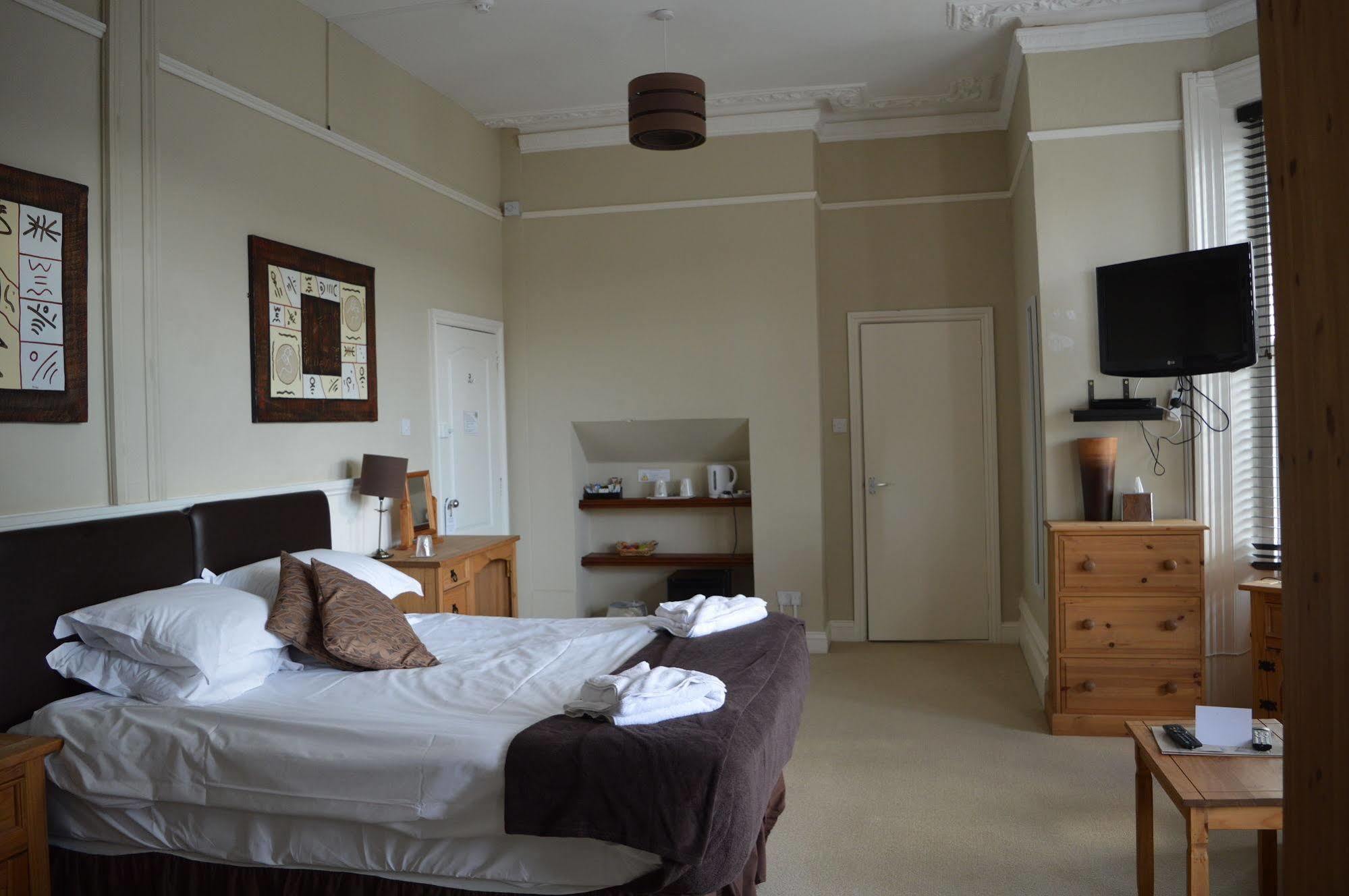 The Sheldon B&B - Free Private Parking Eastbourne Eksteriør bilde