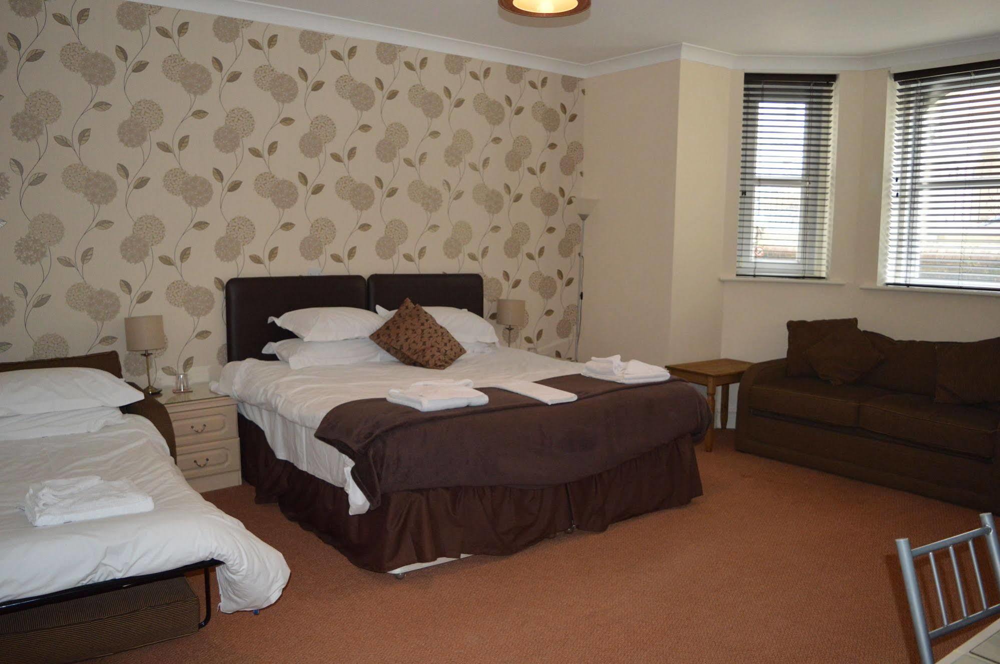 The Sheldon B&B - Free Private Parking Eastbourne Eksteriør bilde